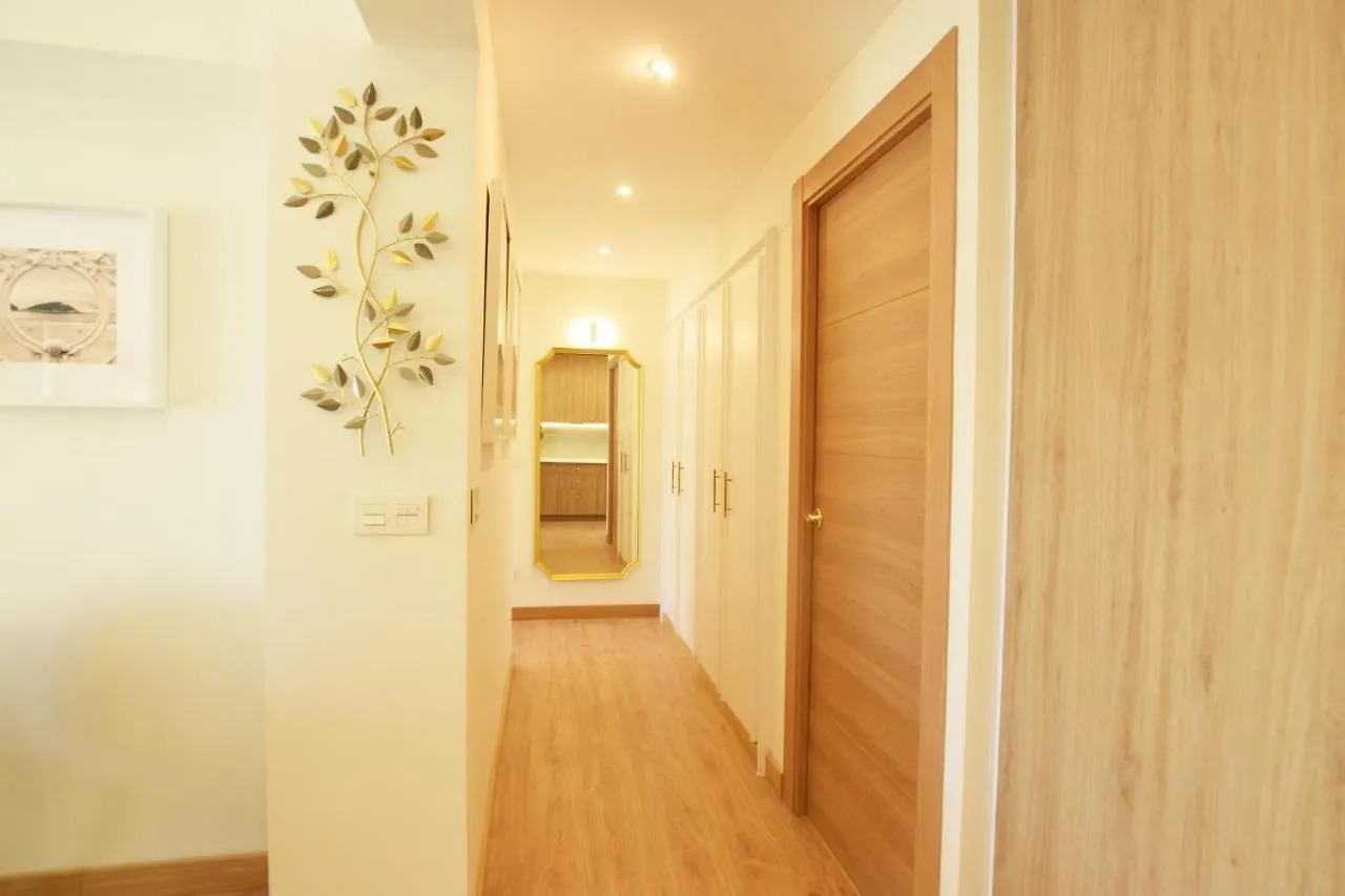 Paradise Luxurious Apartment, Free Parking, 3 Double Rooms, 4 Beds, Terrace, Jacuzzi, New سان سيباستيان إسبانيا