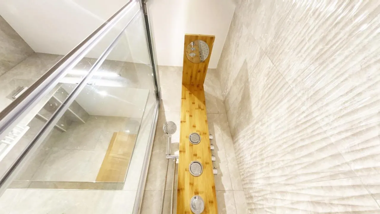 Paradise Luxurious Apartment, Free Parking, 3 Double Rooms, 4 Beds, Terrace, Jacuzzi, New سان سيباستيان