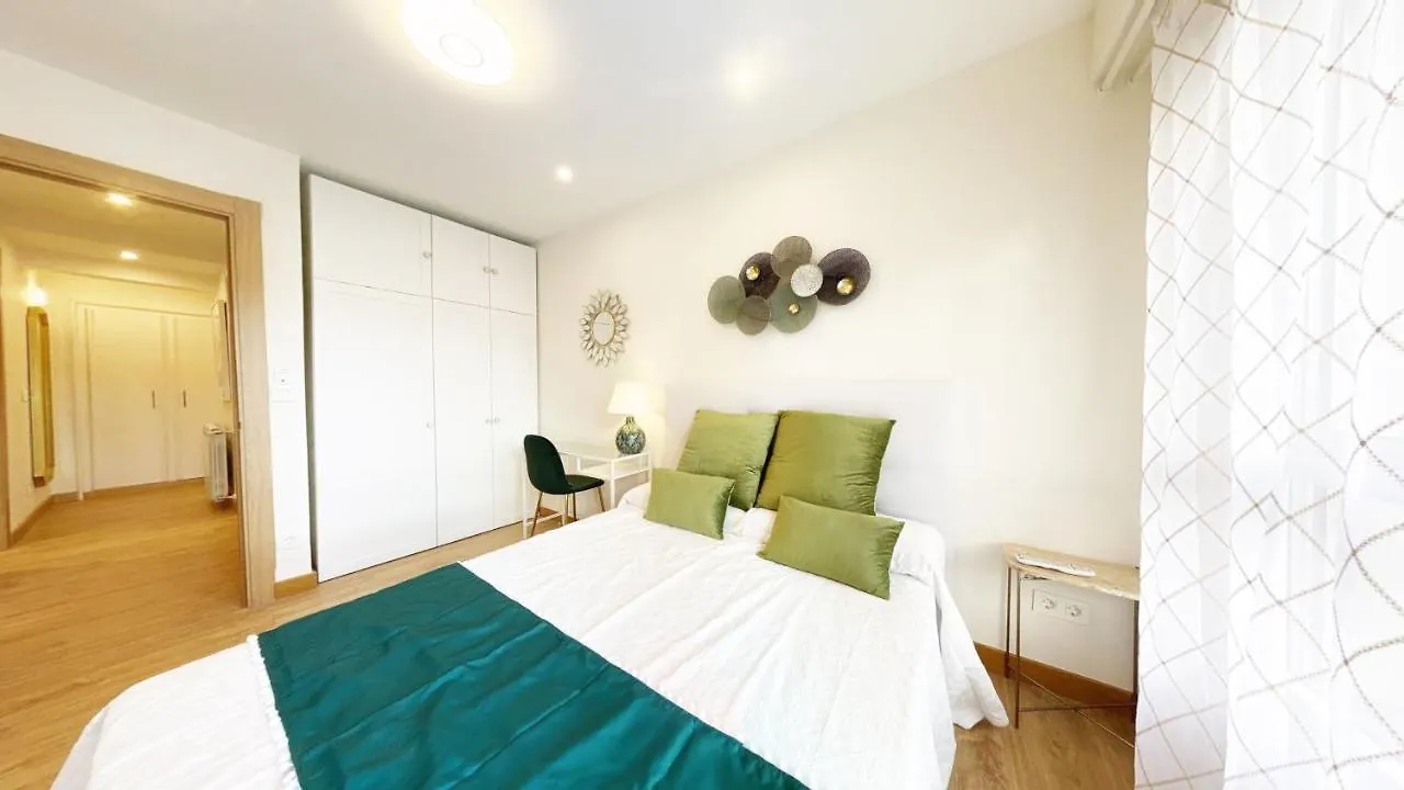 Paradise Luxurious Apartment, Free Parking, 3 Double Rooms, 4 Beds, Terrace, Jacuzzi, New سان سيباستيان