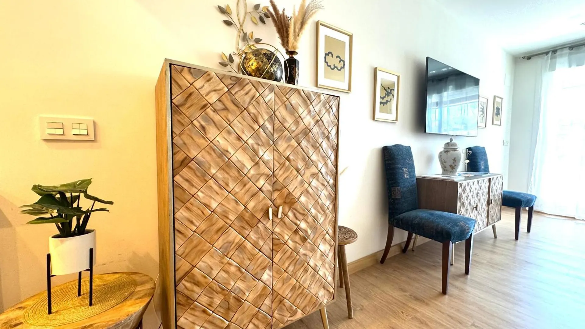 Paradise Luxurious Apartment, Free Parking, 3 Double Rooms, 4 Beds, Terrace, Jacuzzi, New San Sebastián Apartment