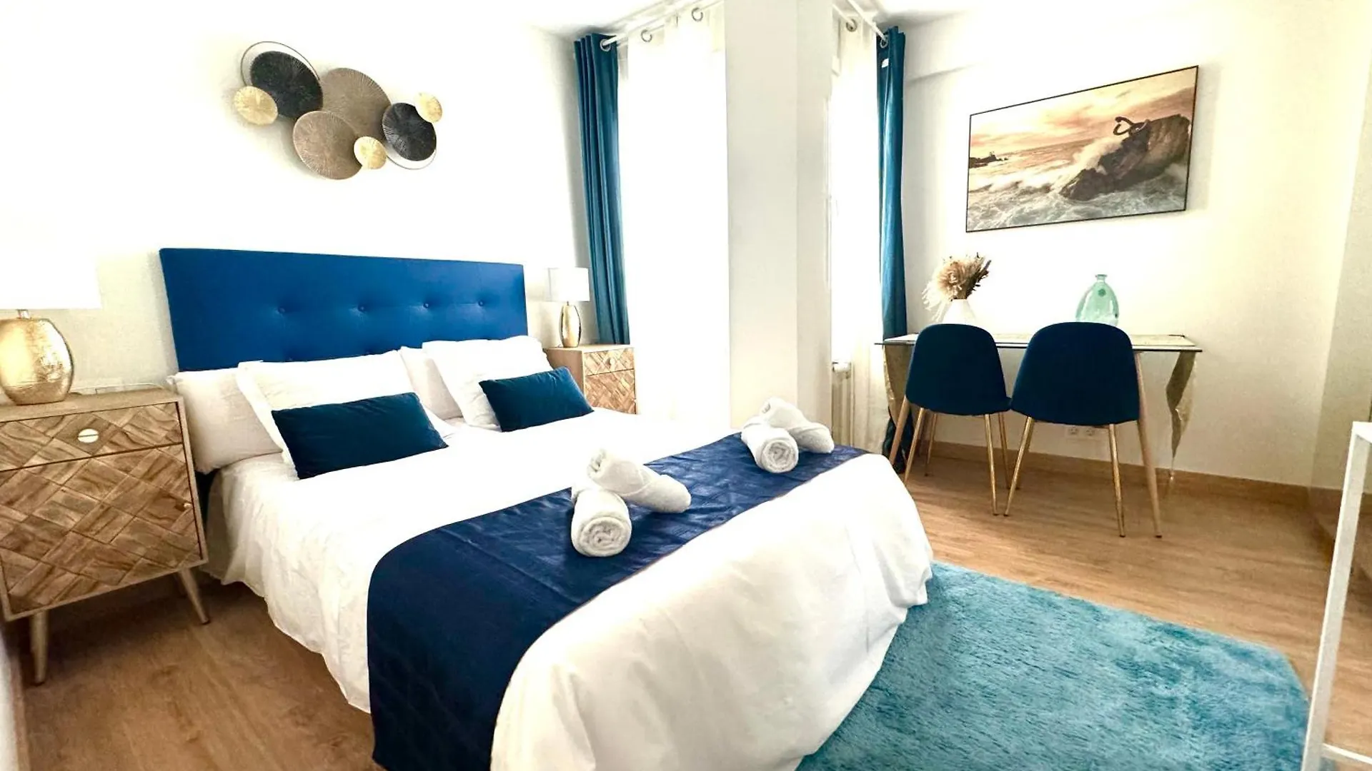 Paradise Luxurious Apartment, Free Parking, 3 Double Rooms, 4 Beds, Terrace, Jacuzzi, New San Sebastián