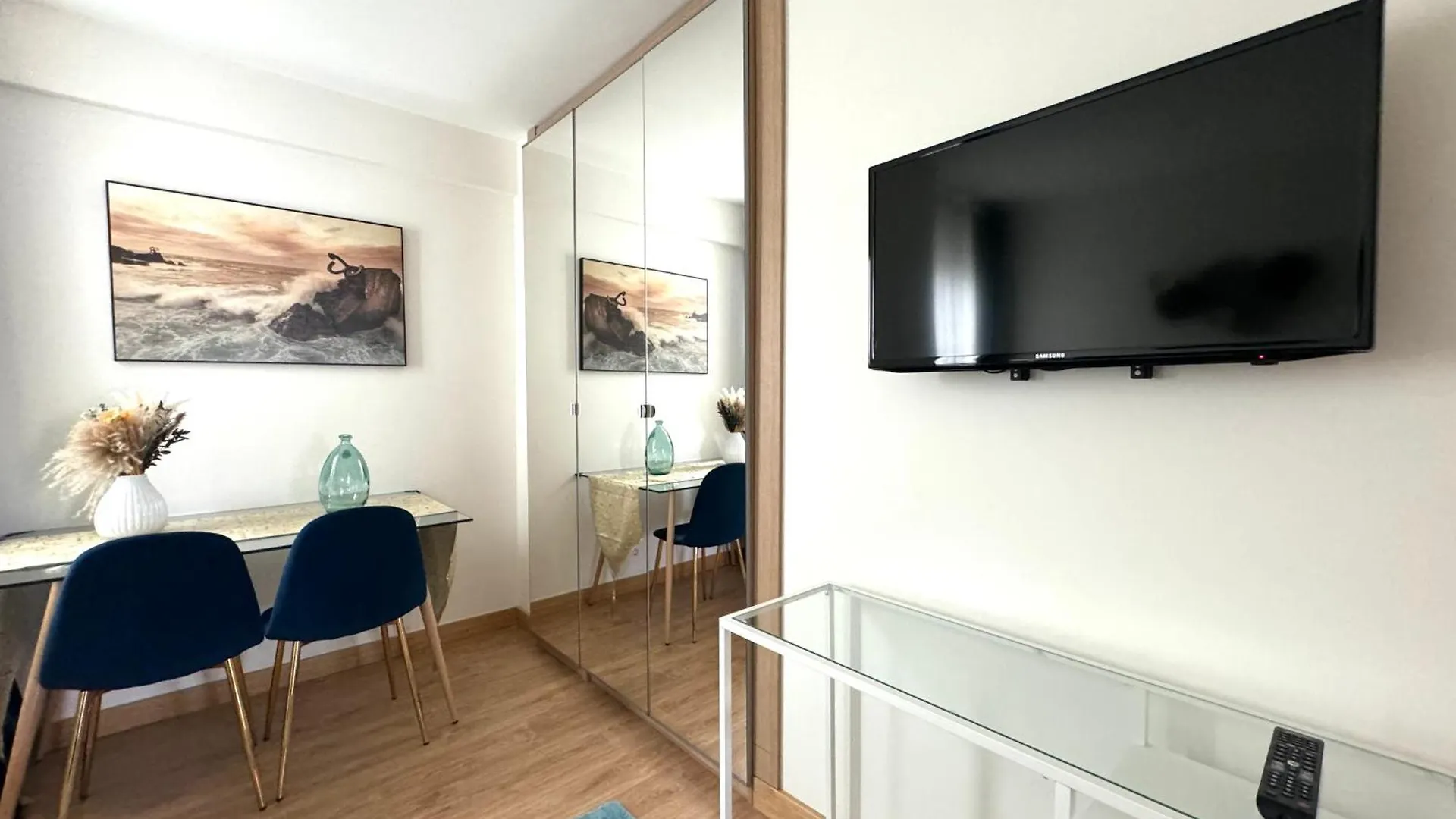Apartment Paradise Luxurious Apartment, Free Parking, 3 Double Rooms, 4 Beds, Terrace, Jacuzzi, New San Sebastián