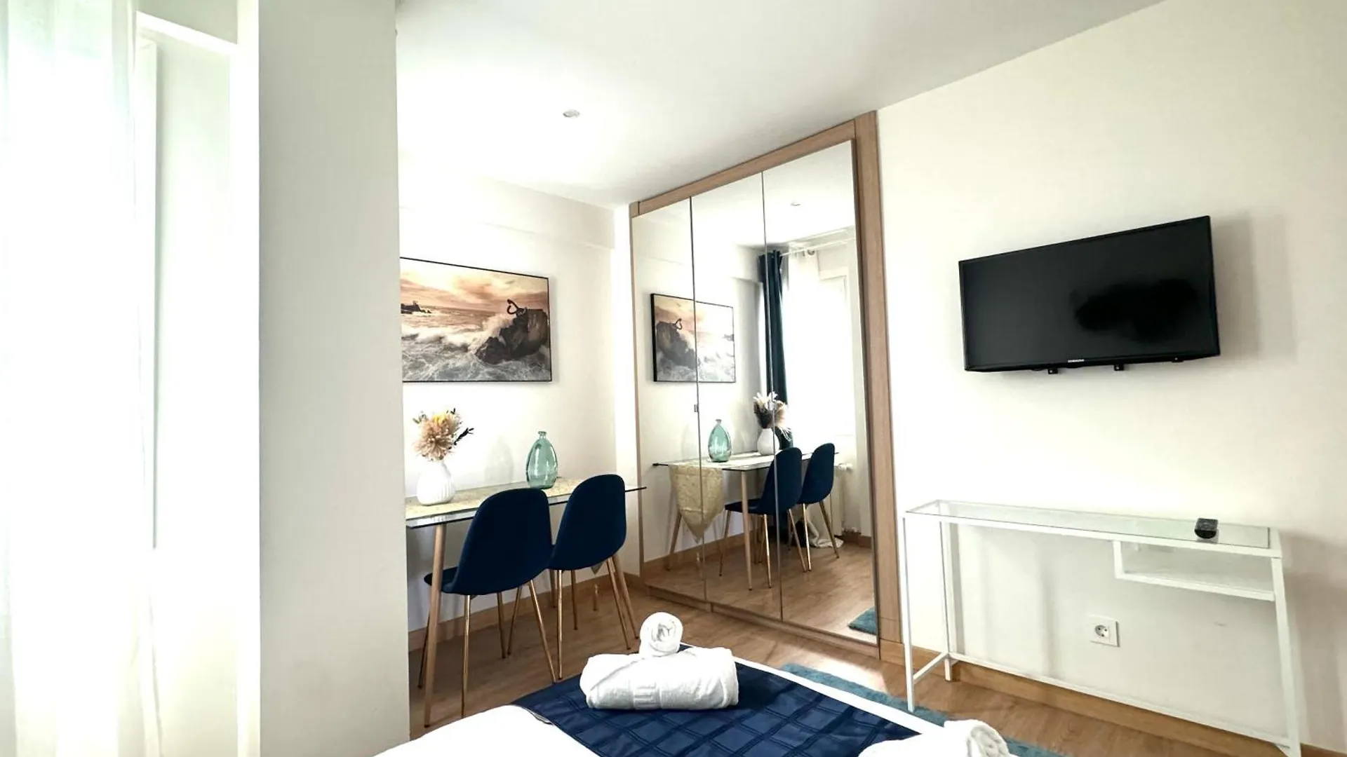 Paradise Luxurious Apartment, Free Parking, 3 Double Rooms, 4 Beds, Terrace, Jacuzzi, New سان سيباستيان شقة