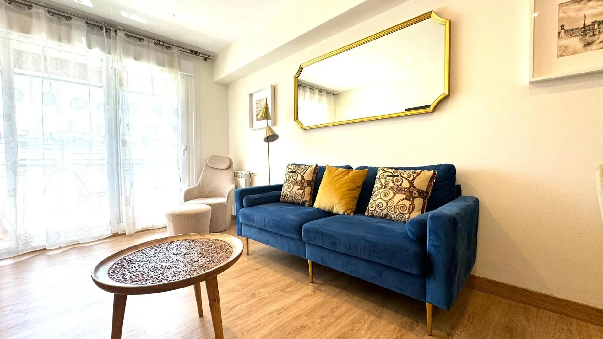 Paradise Luxurious Apartment, Free Parking, 3 Double Rooms, 4 Beds, Terrace, Jacuzzi, New San Sebastián 0*,  Spanien