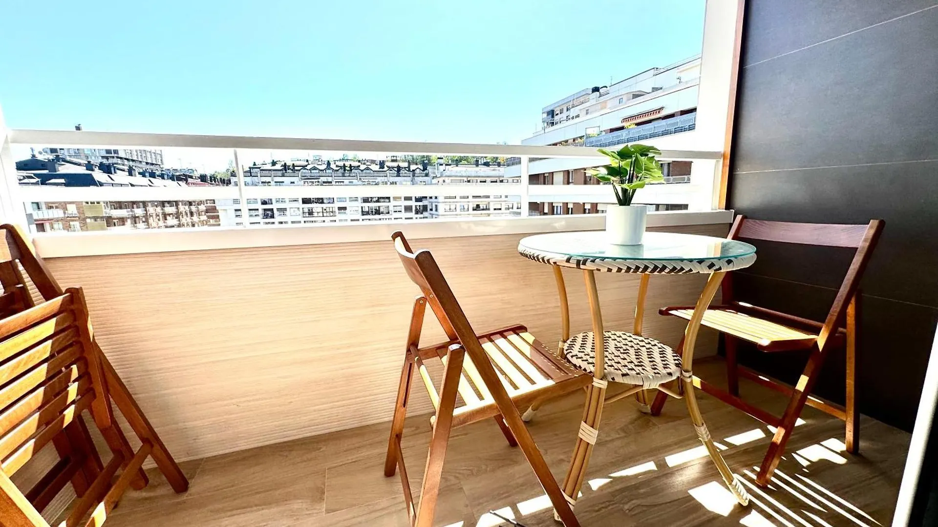 Apartment Paradise Luxurious Apartment, Free Parking, 3 Double Rooms, 4 Beds, Terrace, Jacuzzi, New San Sebastián