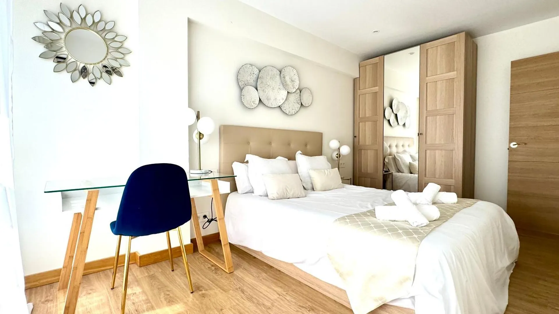 Apartment Paradise Luxurious Apartment, Free Parking, 3 Double Rooms, 4 Beds, Terrace, Jacuzzi, New San Sebastián